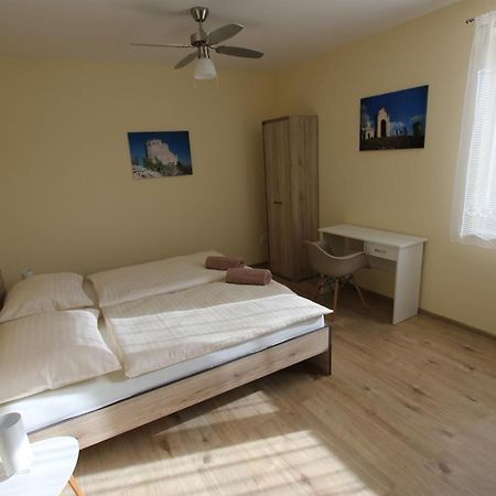 Comenius Moravus Vinarsky Dvur Mikulov Exterior foto