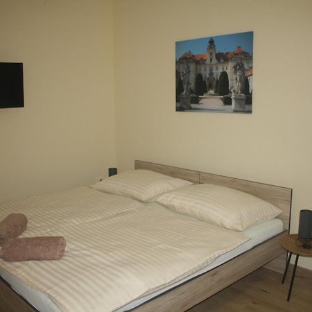 Comenius Moravus Vinarsky Dvur Mikulov Exterior foto