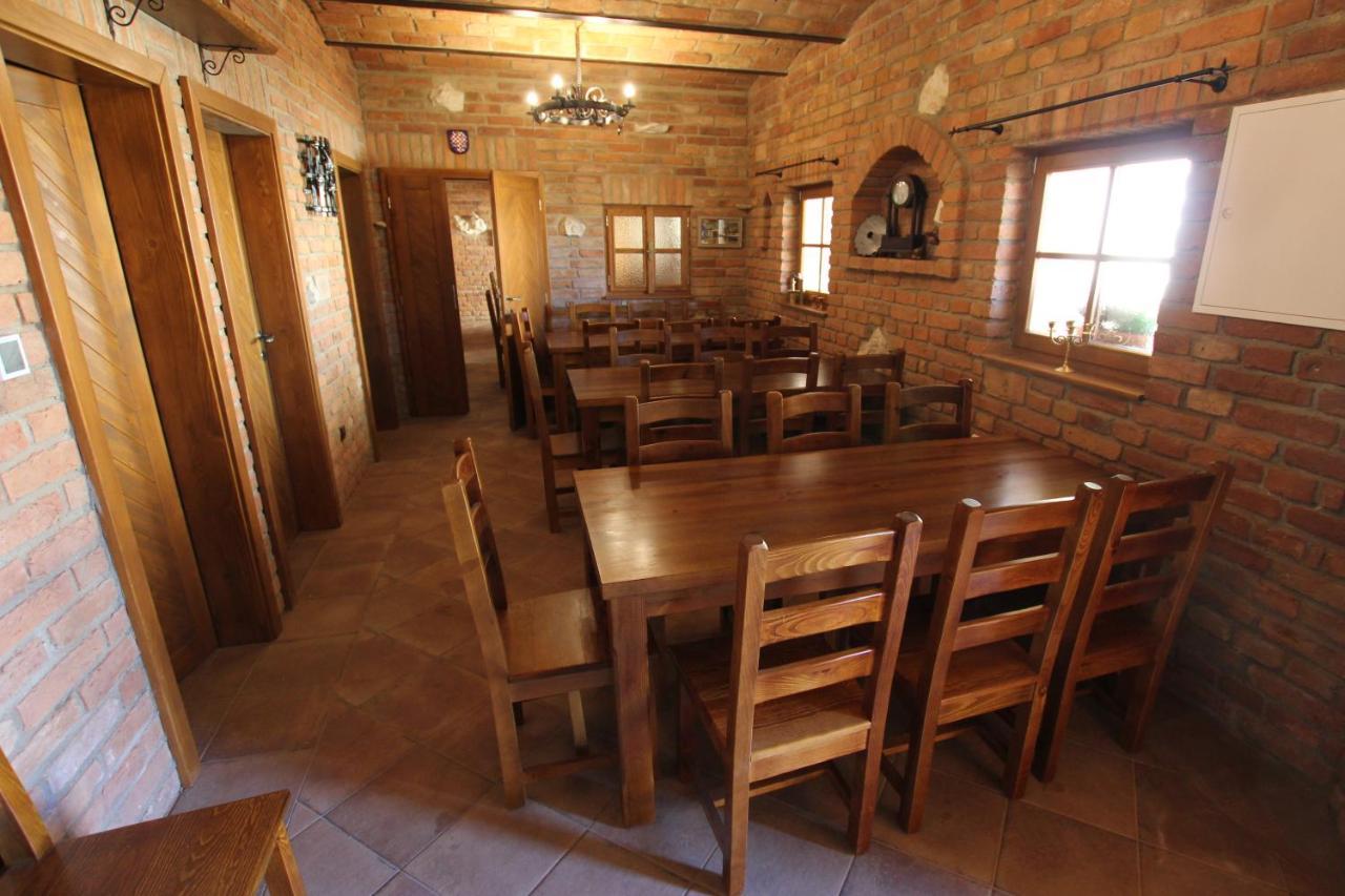 Comenius Moravus Vinarsky Dvur Mikulov Exterior foto