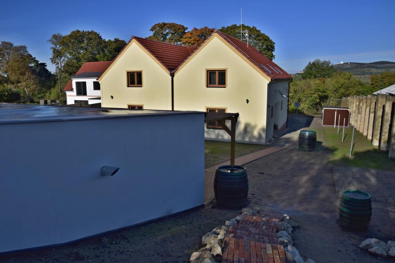 Comenius Moravus Vinarsky Dvur Mikulov Exterior foto
