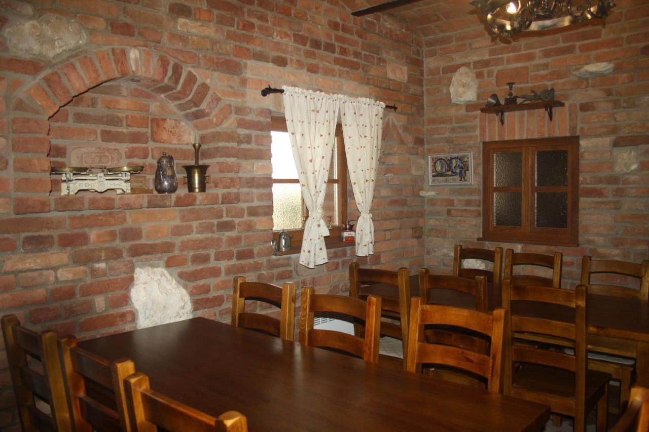 Comenius Moravus Vinarsky Dvur Mikulov Exterior foto