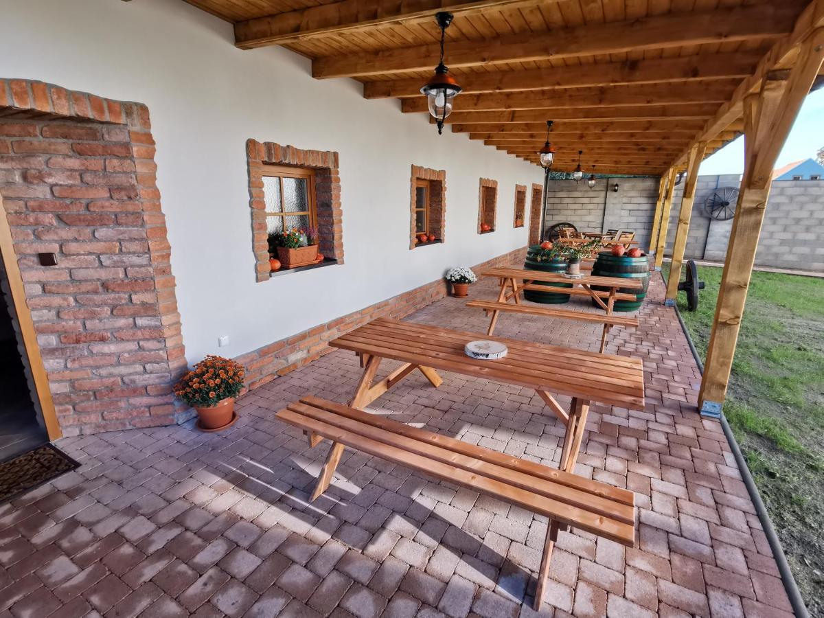 Comenius Moravus Vinarsky Dvur Mikulov Exterior foto