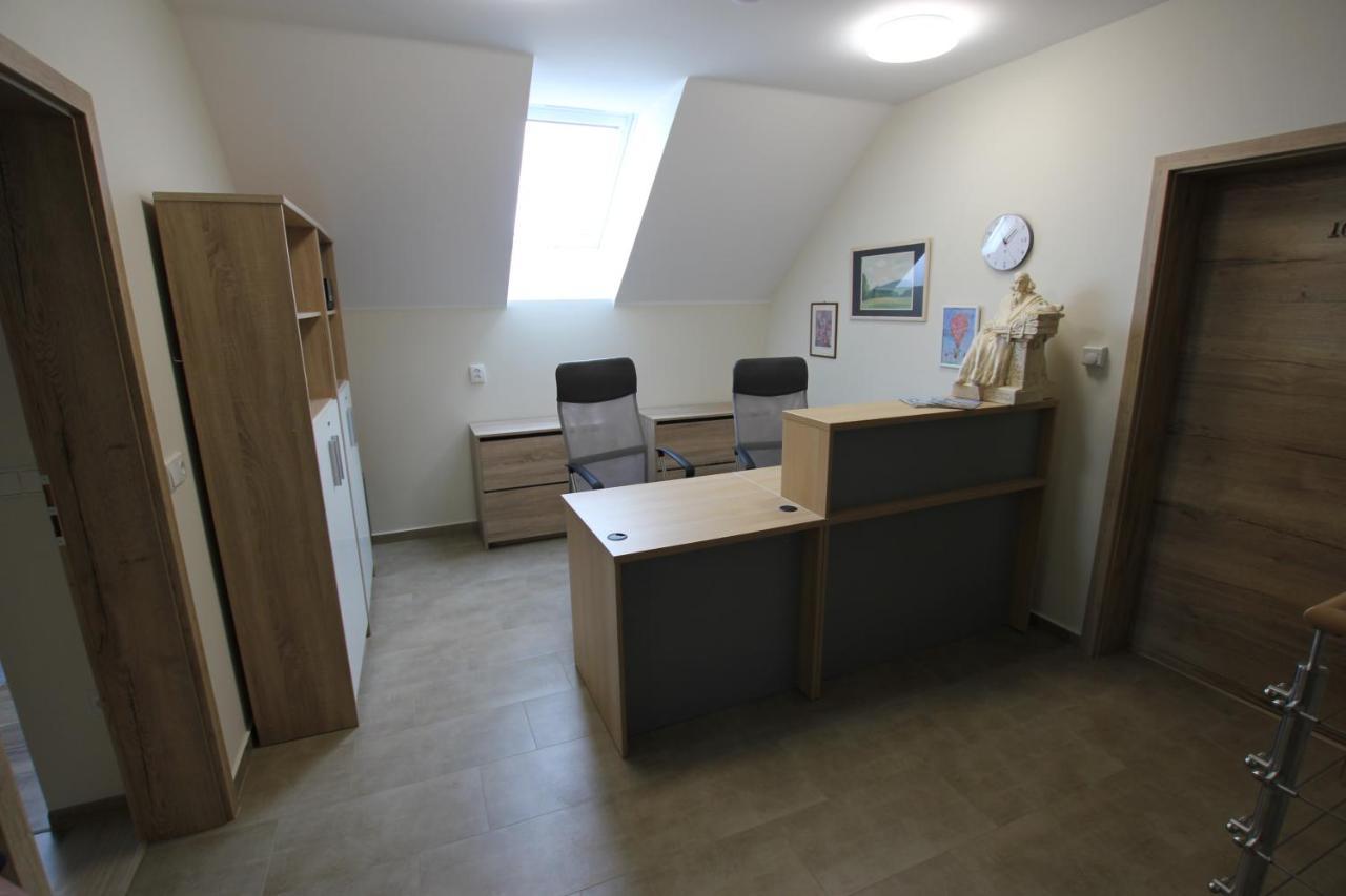 Comenius Moravus Vinarsky Dvur Mikulov Exterior foto