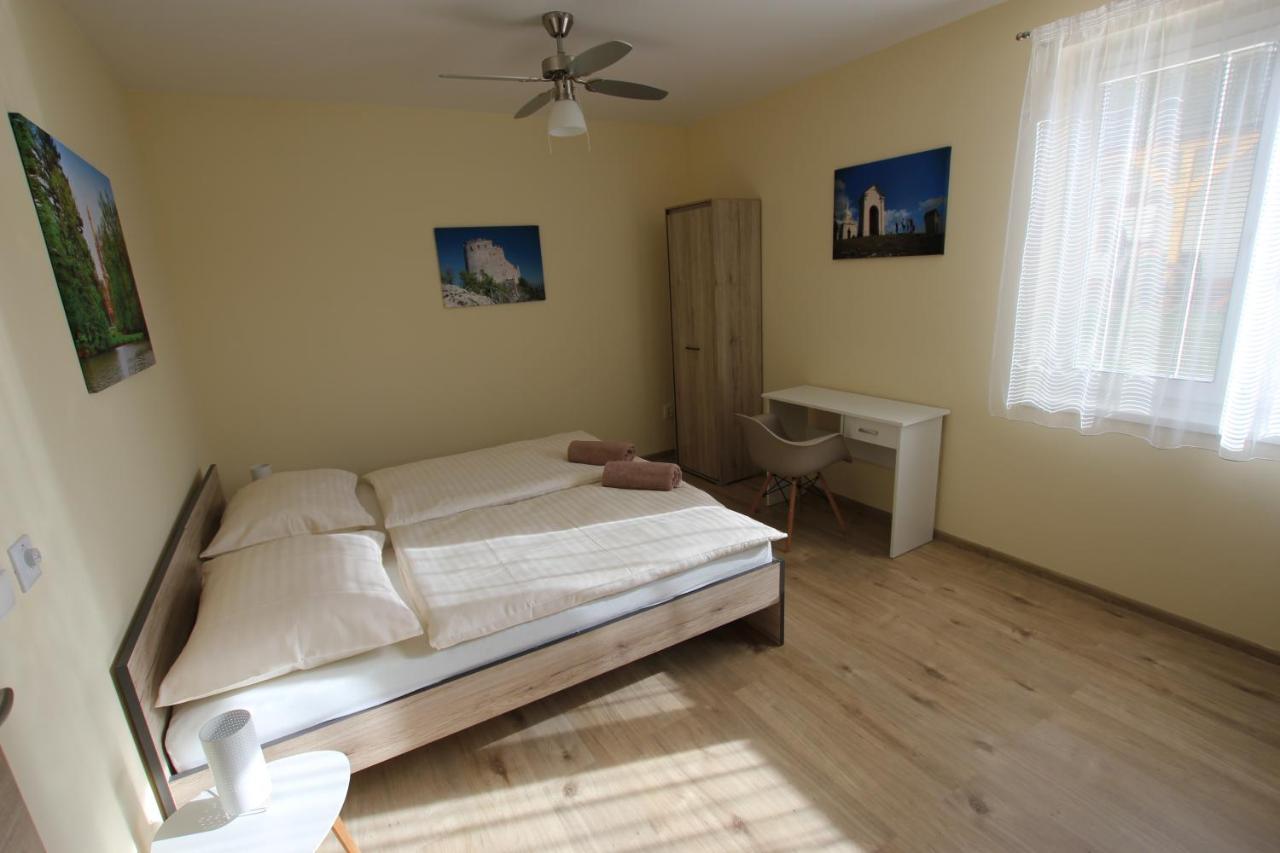 Comenius Moravus Vinarsky Dvur Mikulov Exterior foto